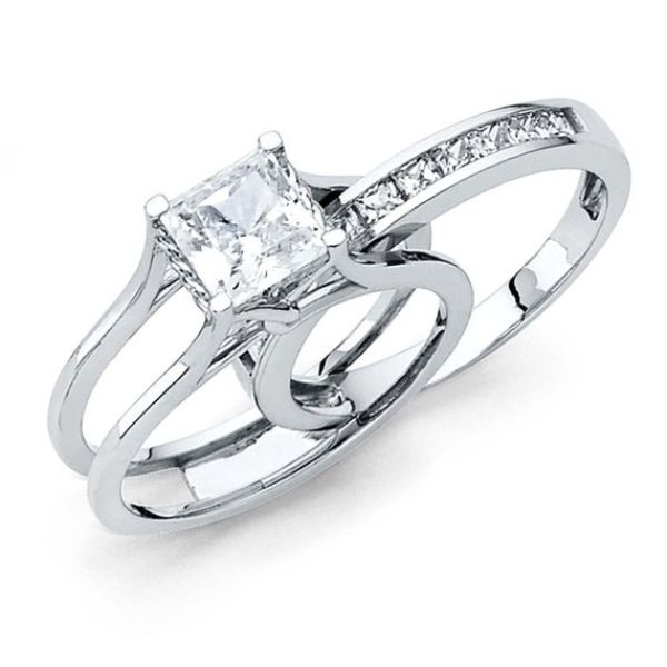 Princess Cut Engagement Ring With Diamond
